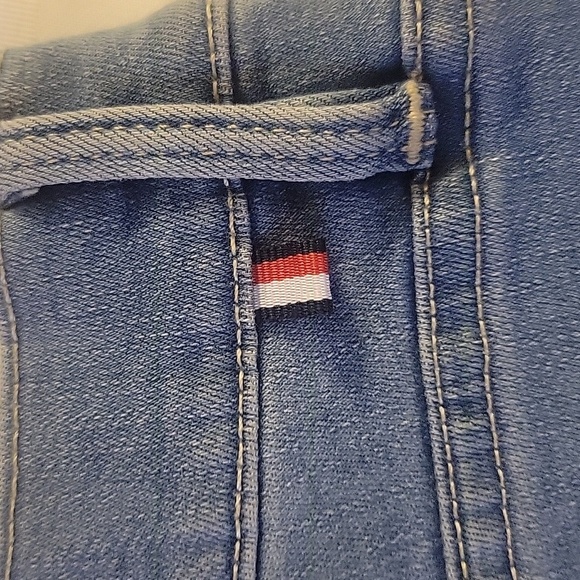 Tommy Hilfiger Women's Blue Denim Shorts, Size: 8 - Picture 6 of 11